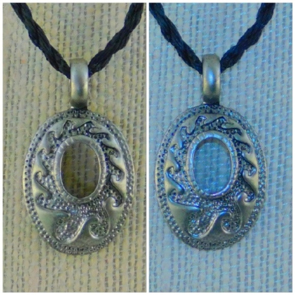 Silvertone Sparkly Pendant Necklace on twisted - Picture 3 of 8